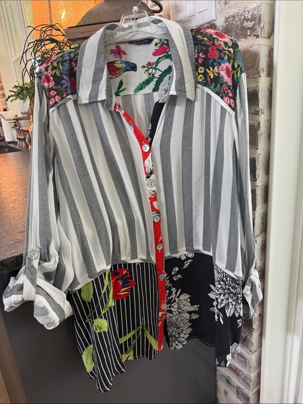 Women’s JOHN MARK Sz 3X. Colorful Button  up top blouse